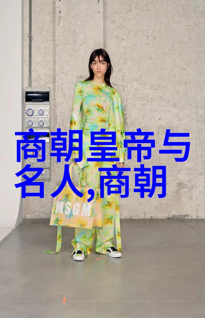 温暖的灯光下孩子们聚拢在妈妈身边眼睛里闪烁着期待的光芒夜空中星星点点如同天上的小朋友在远方挥手妈妈轻