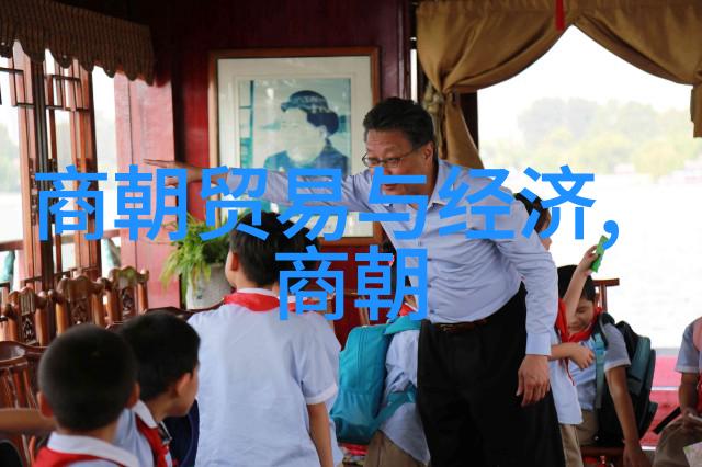 公交车上两个人一前一后攻击我坐在下面那个老板被人挤得喘不过气来