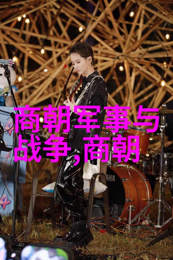 公交车车站最后一排被多人玩-末班高峰公交车尾排的无声游戏