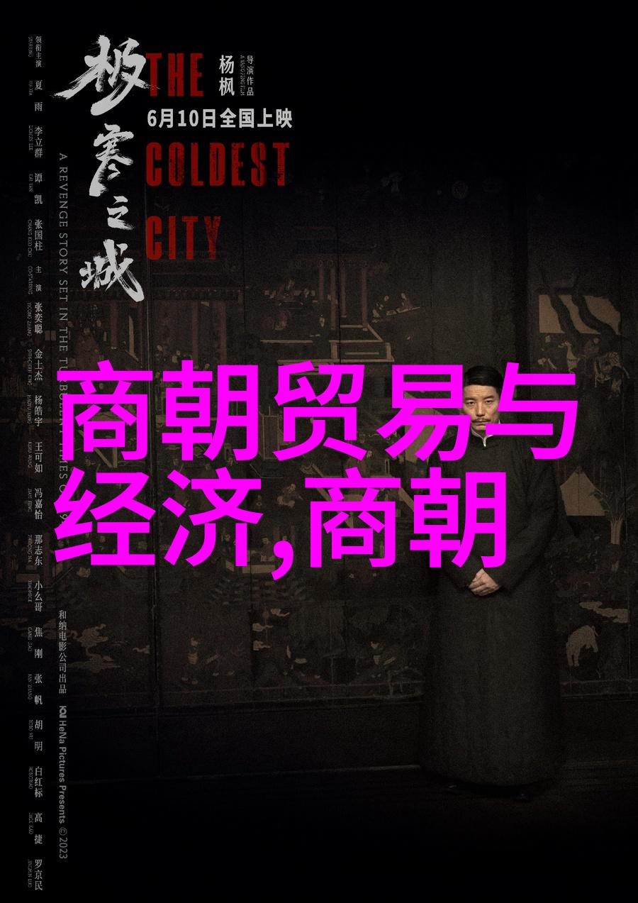 多尔衮轻抚孝庄的长发笑语盈盈间夹带着权力的诱惑而孝庄则在他的掌控下显得如同一位被赋予了新的角色和命运