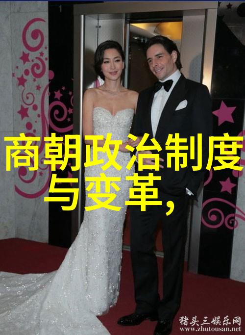 人潮汹涌的地铁车厢被挤压到高点的无助感