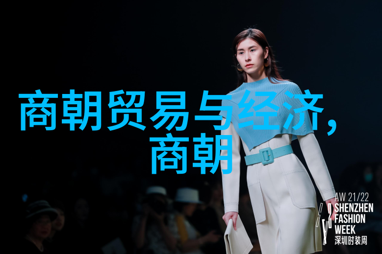李尤婉云探讨京剧票友圈与王佩瑜的婚姻状态在社会话题中引发热议