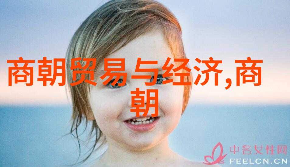 月光奔潮泊岸边的遥望